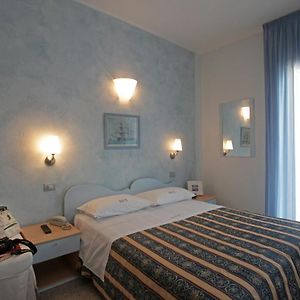 Camera standard con letto king size